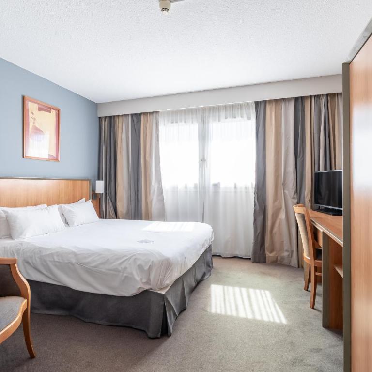 Holiday Inn Calais - Centre Car Ferry by IHG - Chambre Standard Lit Queen-Size - 2