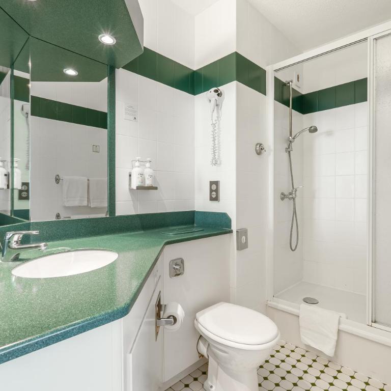 Holiday Inn Calais - Centre Car Ferry by IHG - Chambre Standard Lit Queen-Size - 5