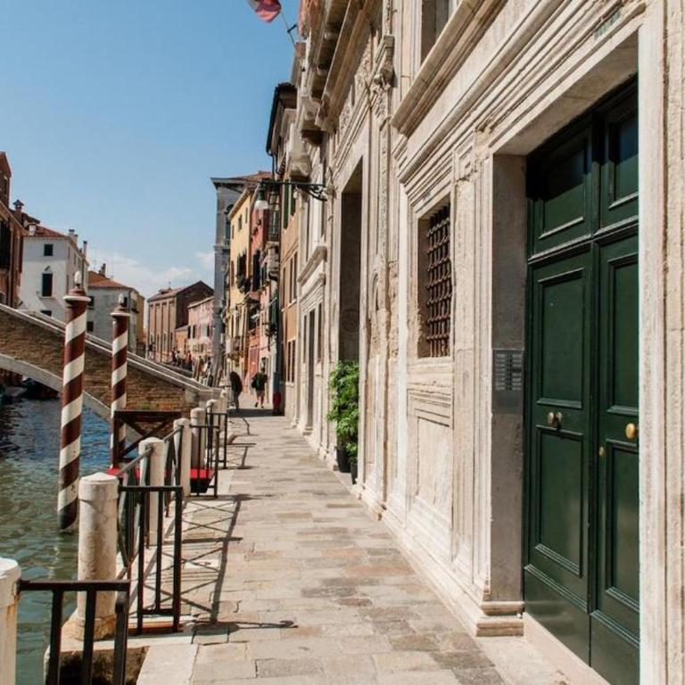 Cannaregio Retreat with Canal View - Double Room with Garden View - 1