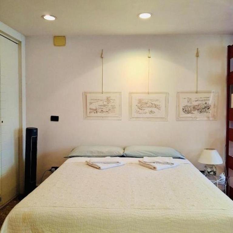 Cannaregio Retreat with Canal View - One-Bedroom Apartment - 7