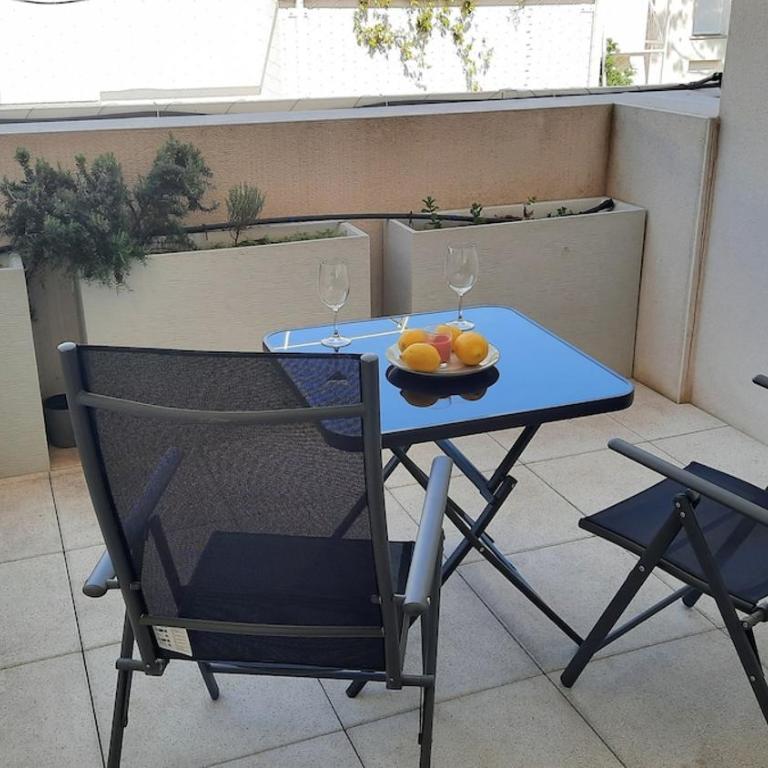 Appartement cosy et lumineux avec belle terrasse, à deux pas du tram Sabines - Appartement 1 Chambre - 4