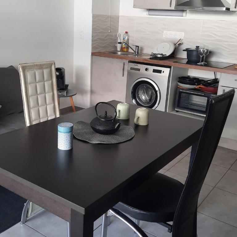 Appartement cosy et lumineux avec belle terrasse, à deux pas du tram Sabines - Appartement 1 Chambre - 5