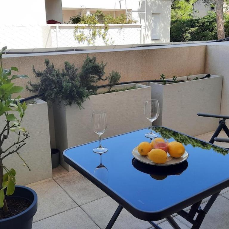 Appartement cosy et lumineux avec belle terrasse, à deux pas du tram Sabines - Appartement 1 Chambre - 1