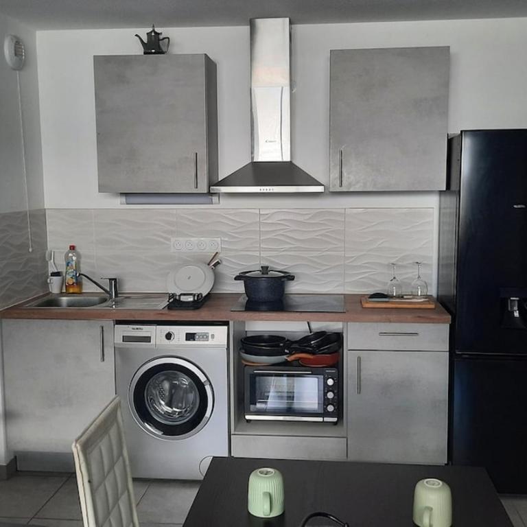 Appartement cosy et lumineux avec belle terrasse, à deux pas du tram Sabines - Appartement 1 Chambre - 8