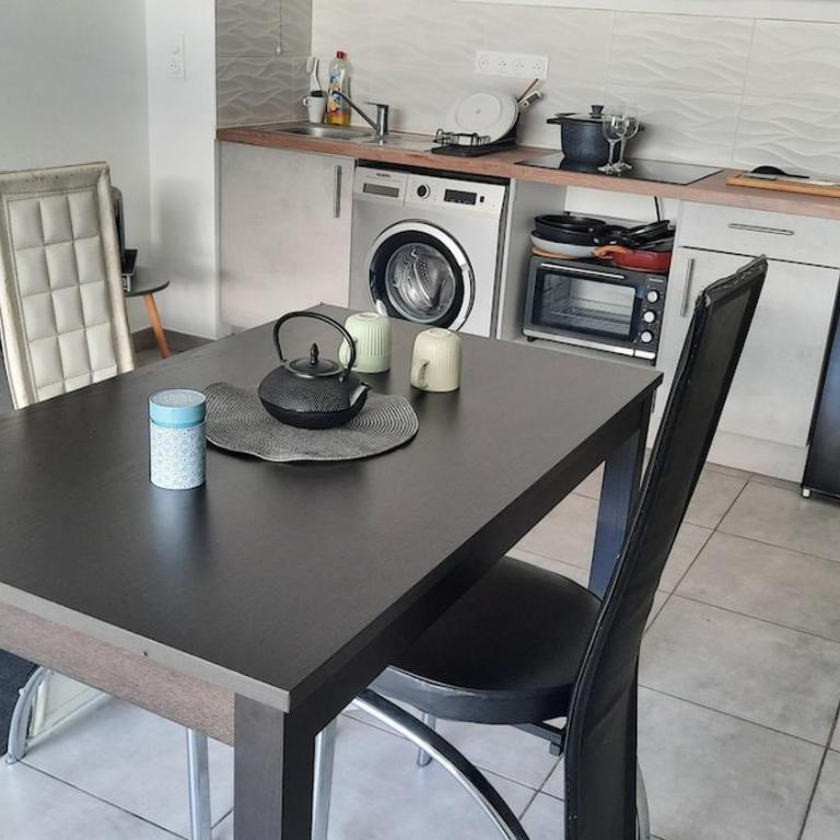 Appartement cosy et lumineux avec belle terrasse, à deux pas du tram Sabines - Appartement 1 Chambre - 21