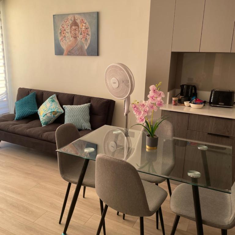 Departamento nuevo con estacionamiento cerca del metro y hermosa vista - Two-Bedroom Apartment - 1