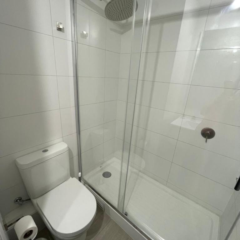 Moderno Depto con Estacionamiento Cerca Metro, Wifi & Gym - Apartamento de 1 dormitorio - 26