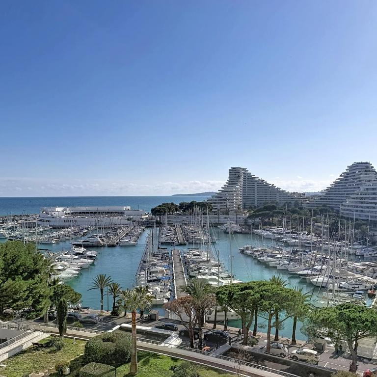 Marina Beach 6 people,Private Parking Amazing Sea view WIFI 7th floor, AC - One-Bedroom Apartment - 6