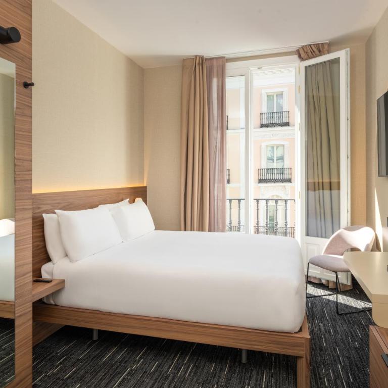 FORTINN Puerta del Sol - Deluxe Double Room with Balcony - 5