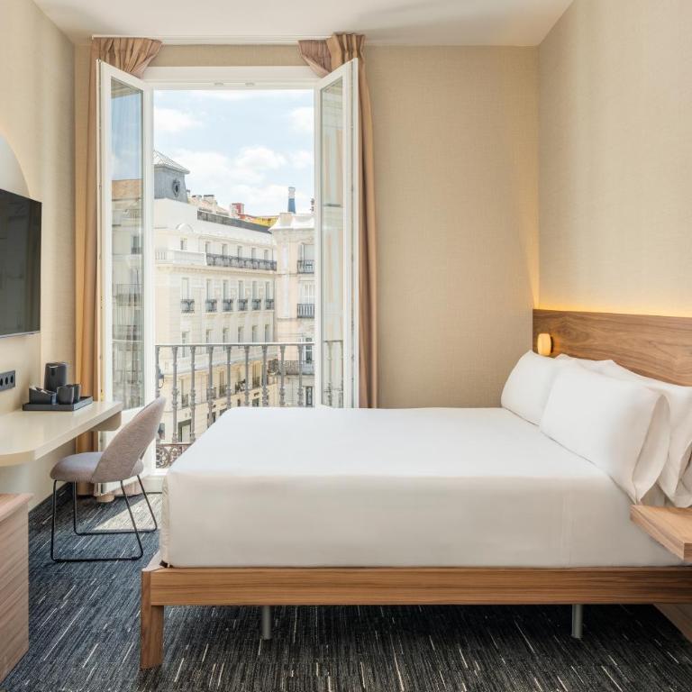 FORTINN Puerta del Sol - Deluxe Double Room with Balcony - 6
