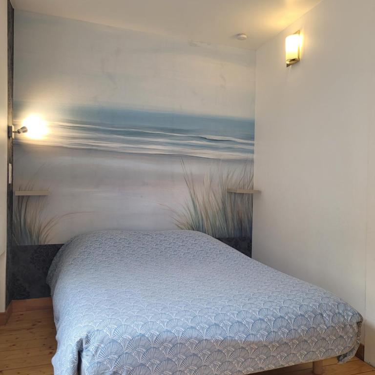 avec CLIMATISEUR APPARTEMENT DESIGN vous propose, un appartement 2 chambres et salon, 3 appartements une pièce, NETFLIX, lits faits à votre arrivée, serviettes de toilette, Ménage, Wifi ,Plage à 190m, BOX à Vélos, paiement 3 fois sans frais - Appartement avec Douche - 1