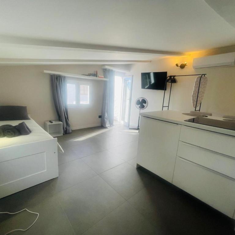 Tirma Studios - Studio with Balcony - 4