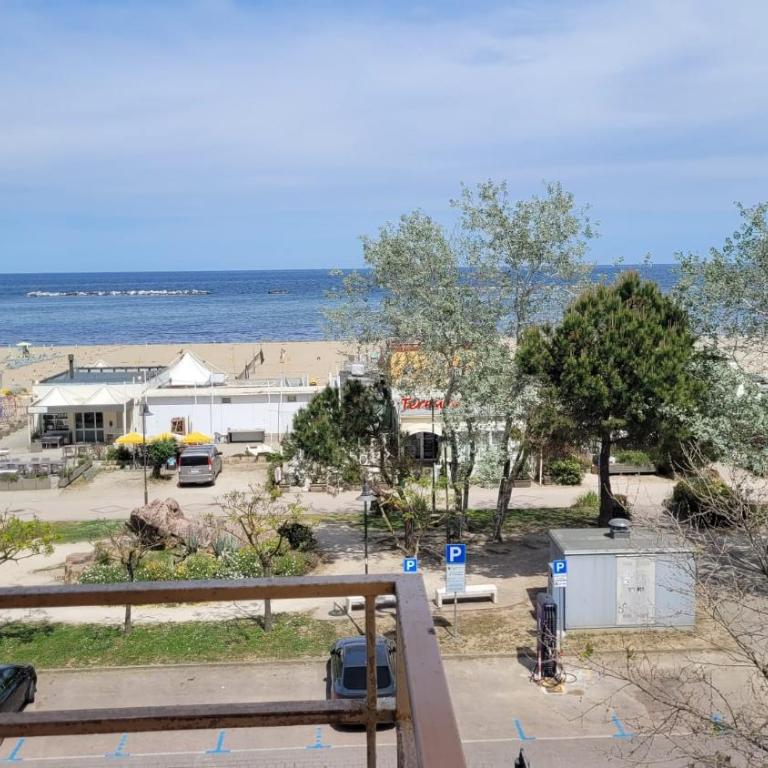 CN043 - Cesenatico, quadrilocale fronte mare con terrazza panoramica - Three-Bedroom Apartment - 1