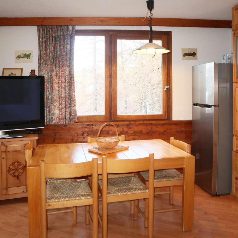 Appartement confort 2P, 6 pers, cœur de station, accès direct pistes, cheminée, WiFi, TV, balcon ouest - FR-1-322-297 - Appartement (6 Adultes) - 2
