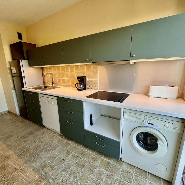 Cavalaire : Appartement 2 Pièces, à 300m Plage, Clim, Balcon - FR-1-226B-331 - Apartment (4 Adults) - 11
