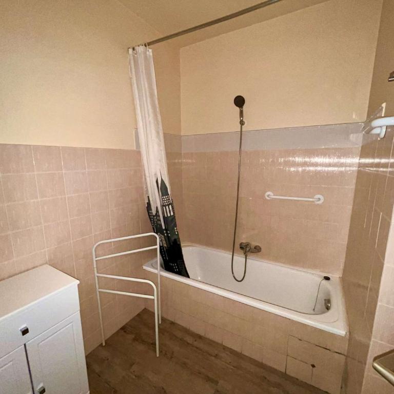 Cavalaire : Appartement 2 Pièces, à 300m Plage, Clim, Balcon - FR-1-226B-331 - Apartment (4 Adults) - 16