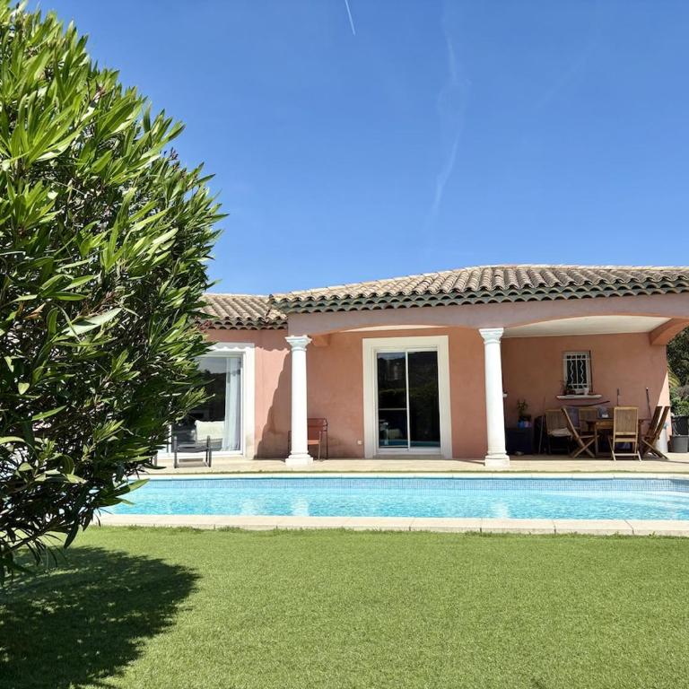 Villa avec piscine, 4 chambres, jardin, dans le massif des maures - Villa con Piscina Privata - 17