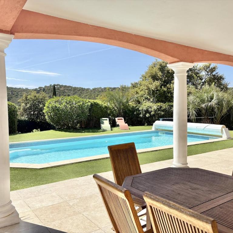 Villa avec piscine, 4 chambres, jardin, dans le massif des maures - Villa con Piscina Privata - 22
