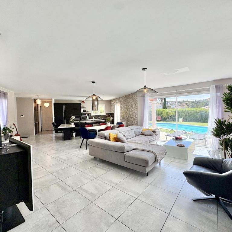 Villa avec piscine, 4 chambres, jardin, dans le massif des maures - Villa con Piscina Privata - 24