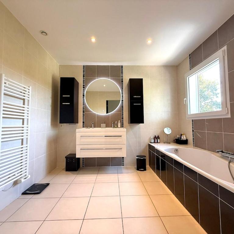 Villa avec piscine, 4 chambres, jardin, dans le massif des maures - Villa con Piscina Privata - 27