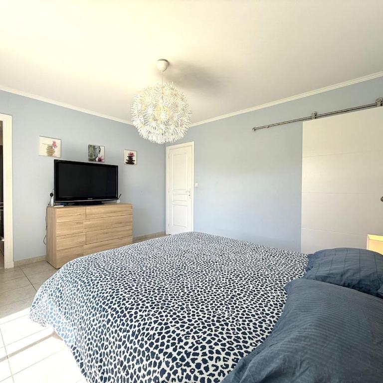 Villa avec piscine, 4 chambres, jardin, dans le massif des maures - Villa con Piscina Privata - 28