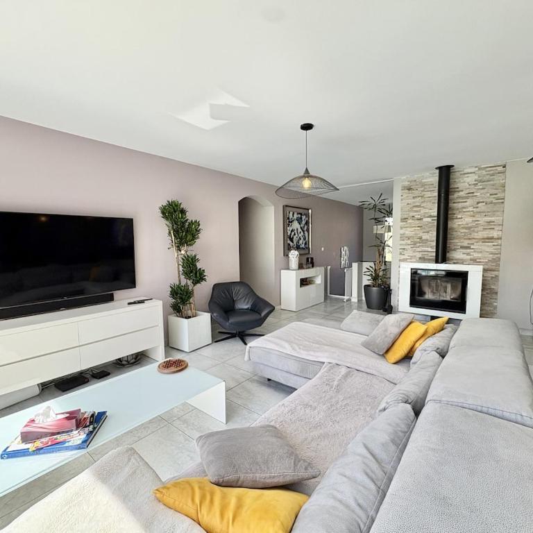 Villa avec piscine, 4 chambres, jardin, dans le massif des maures - Villa con Piscina Privata - 29