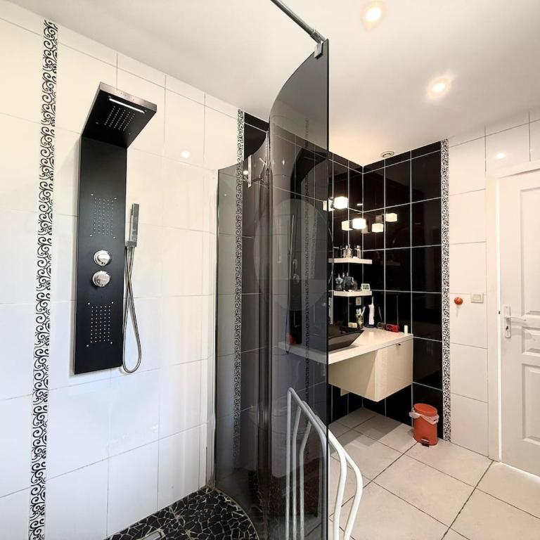 Villa avec piscine, 4 chambres, jardin, dans le massif des maures - Villa con Piscina Privata - 30
