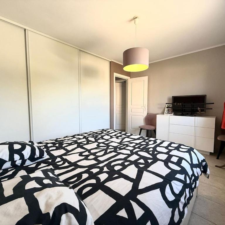Villa avec piscine, 4 chambres, jardin, dans le massif des maures - Villa con Piscina Privata - 31
