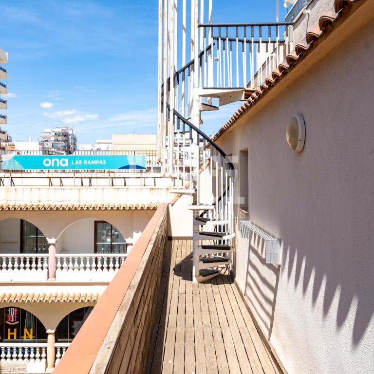 Terraza y Parking - Ático Capitán - Koti Rentals - Apartamento de 2 dormitorios - 21