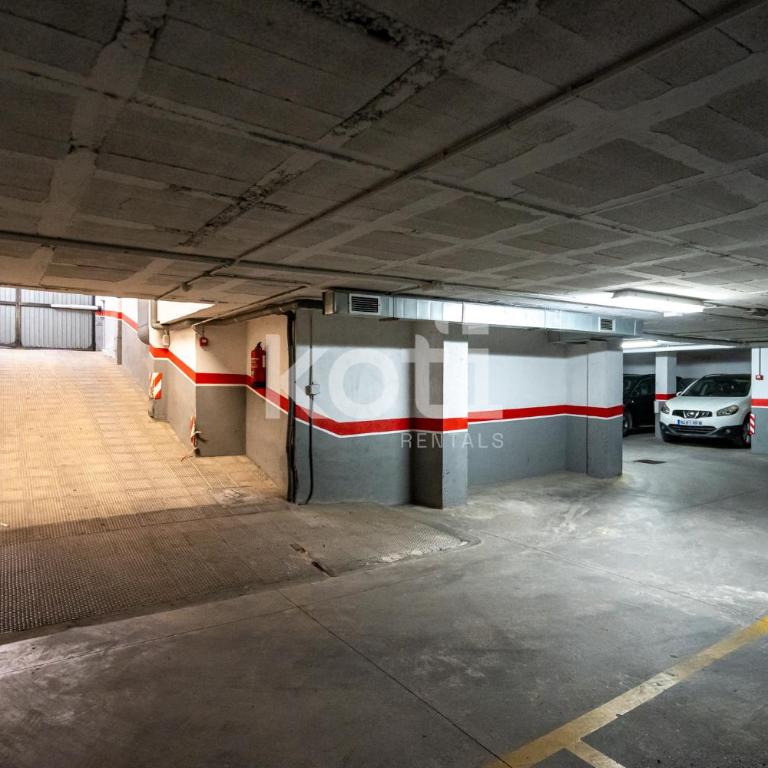 Terraza y Parking - Ático Capitán - Koti Rentals - Apartamento de 2 dormitorios - 41
