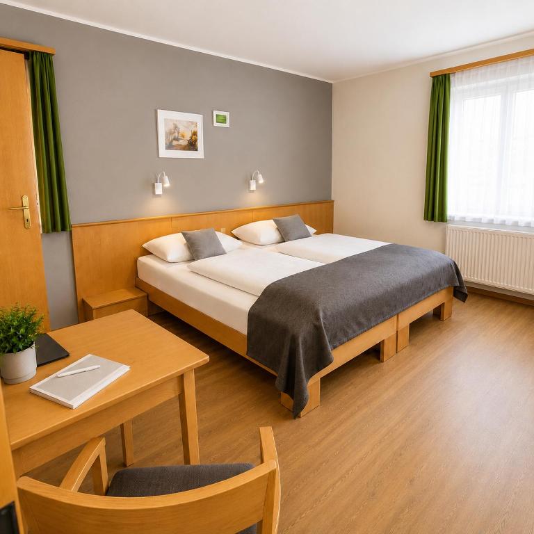 JUFA Hotel Schloss Röthelstein - Self Check-in - Vierbettzimmer - Nebengebäude - 2