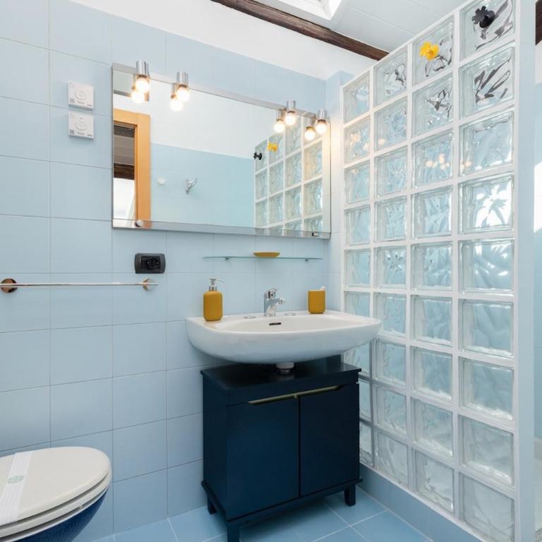 Elegant Attic Loft w PrivateTerrace AC & Fast WiFi - Appartamento con 1 Camera da Letto - 3