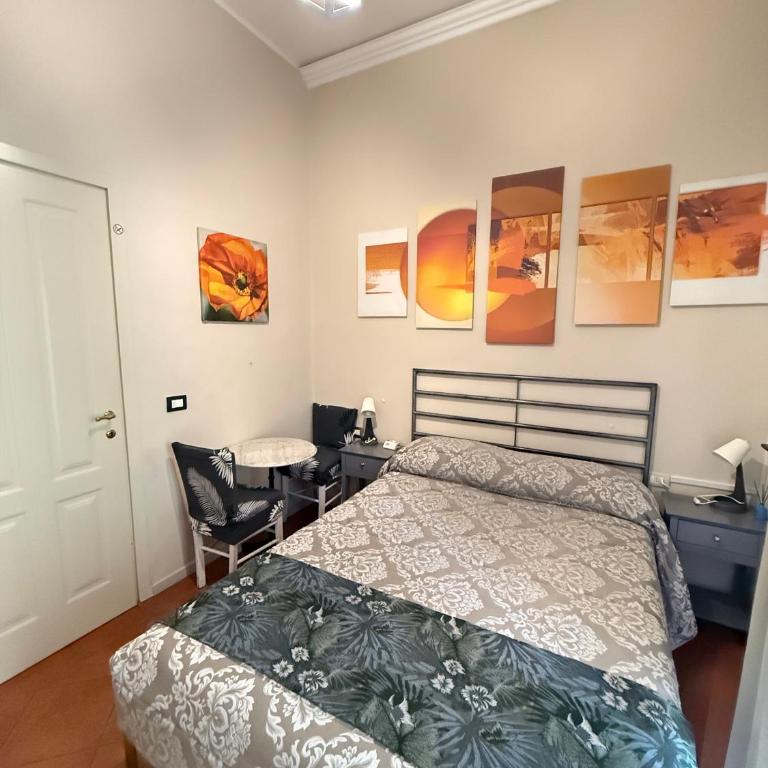 Piccarda Rooms - Double Room with Private External Bathroom - 2