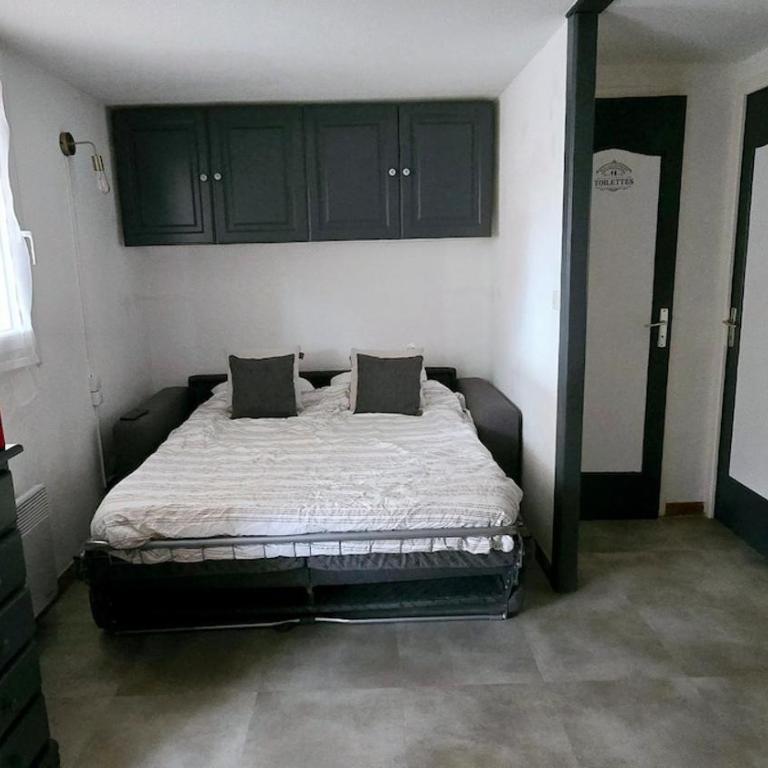 Petite maison climatisée à 250m de la plage - Two-Bedroom House - 2