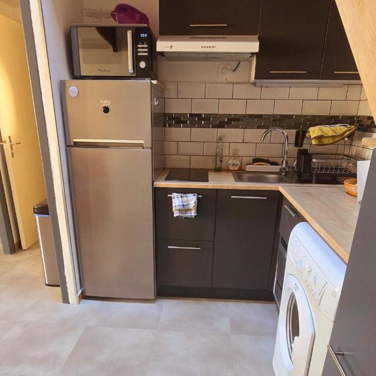 Petite maison climatisée à 250m de la plage - Two-Bedroom House - 3
