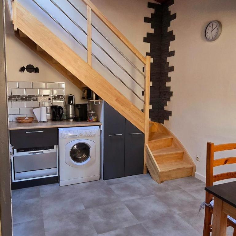Petite maison climatisée à 250m de la plage - Two-Bedroom House - 4
