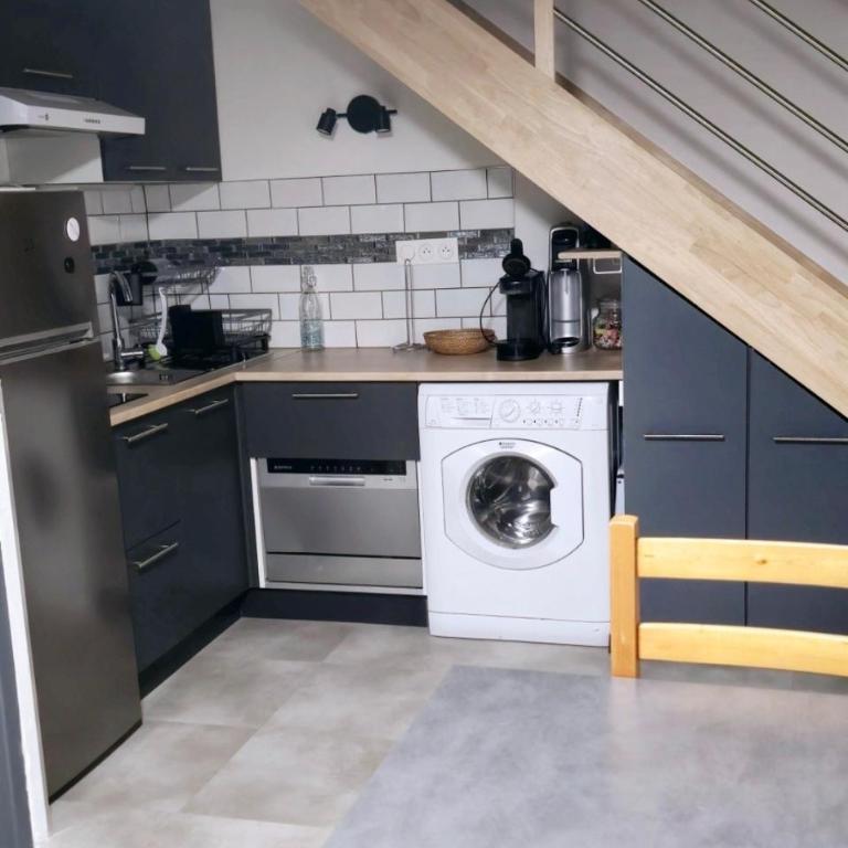 Petite maison climatisée à 250m de la plage - Two-Bedroom House - 7