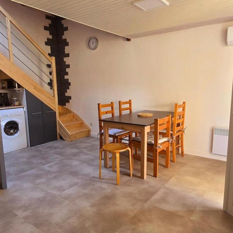 Petite maison climatisée à 250m de la plage - Two-Bedroom House - 8