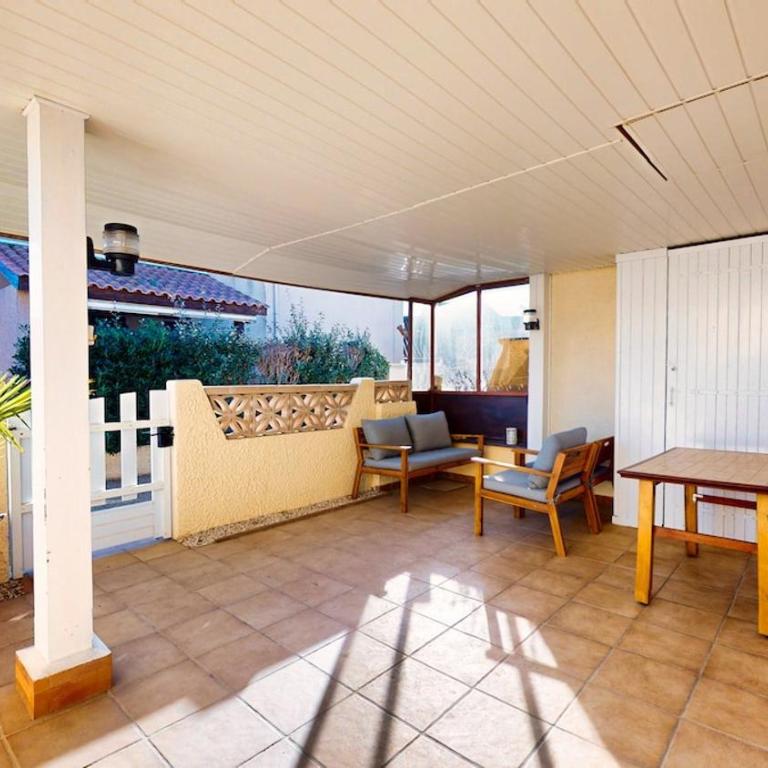 Petite maison climatisée à 250m de la plage - Two-Bedroom House - 18