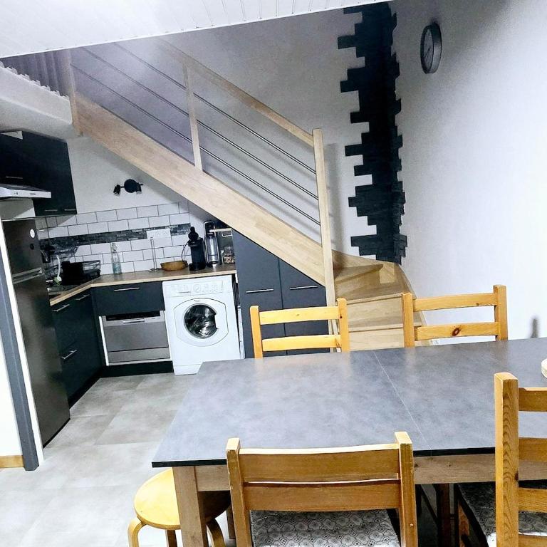 Petite maison climatisée à 250m de la plage - Two-Bedroom House - 21
