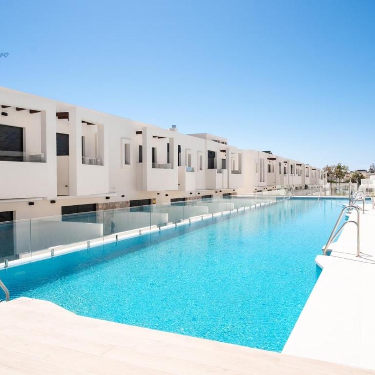Exclusiva casa de diseño con piscina a 200 m playa - Casa de 3 dormitorios - 1