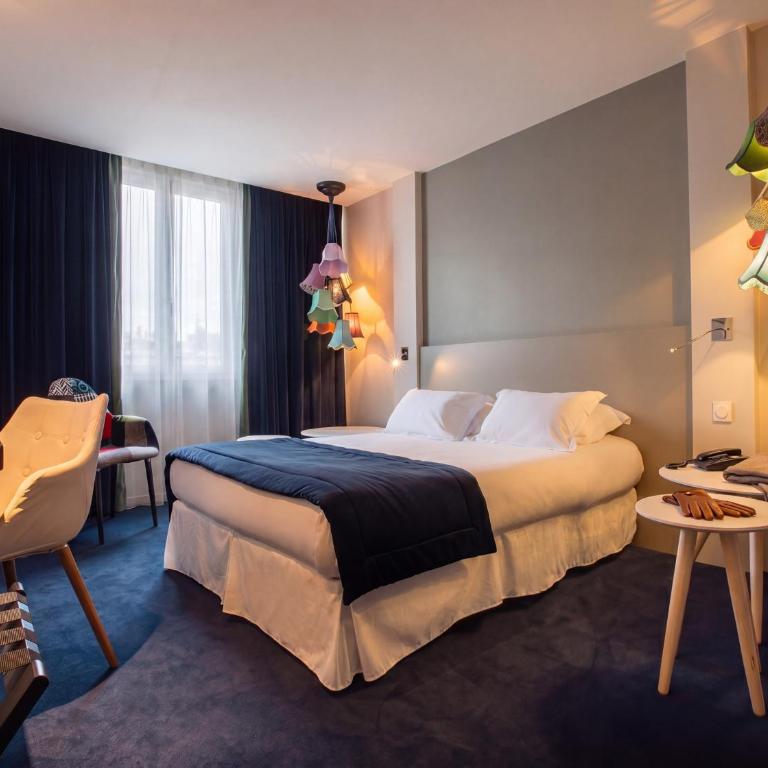 Hotel le Cinq Hyper - Centre - Quadruple Room - 1