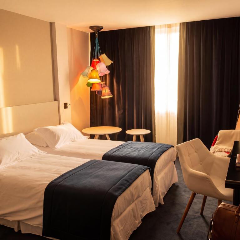 Hotel le Cinq Hyper - Centre - Quadruple Room - 6