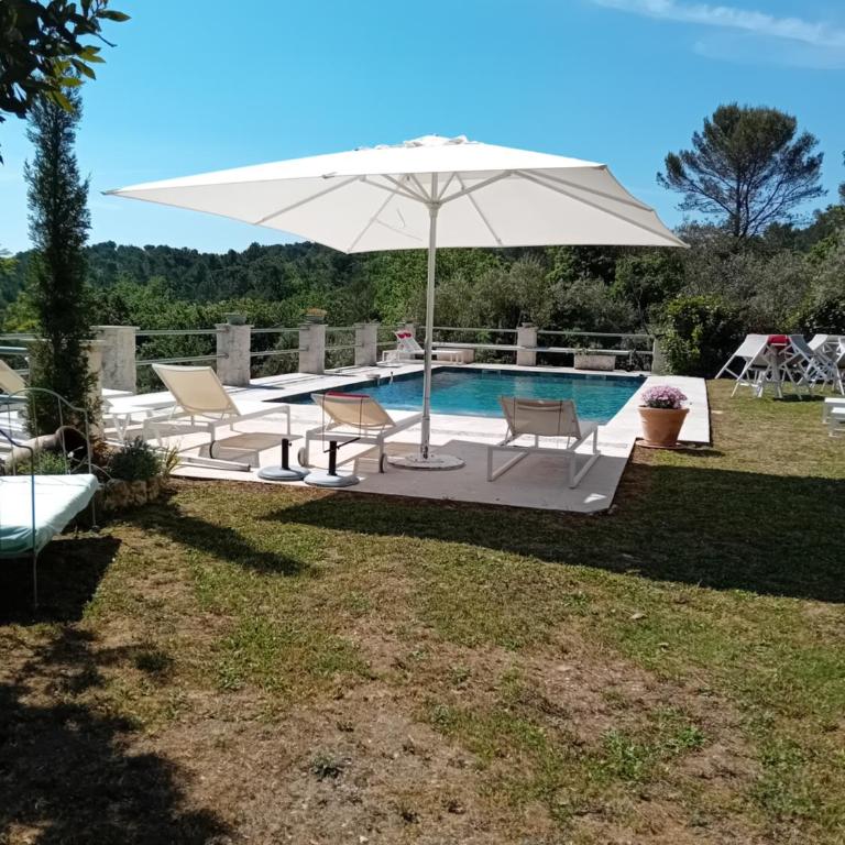 Bel appartement indépendant dans un mas provençal - Appartement 2 Chambres - 12