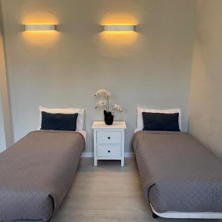 Hotel Ginebra - Quadruple Room - 8