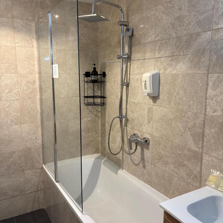 Hotel Ginebra - Quadruple Room - 12