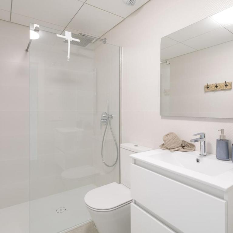Sea View, Private jacuzzi, Pool, 15 min airport - Two-Bedroom Apartment - 10