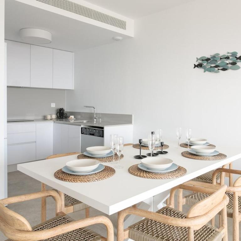 Sea View, Private jacuzzi, Pool, 15 min airport - Two-Bedroom Apartment - 15