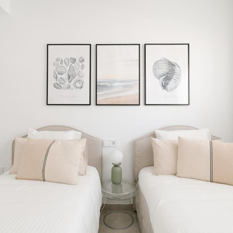 Sea View, Private jacuzzi, Pool, 15 min airport - Two-Bedroom Apartment - 20