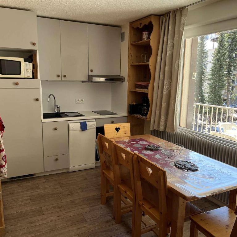 Appartement spacieux avec balcon - 4 pers. - FR-1-871-59 - Apartment - 2